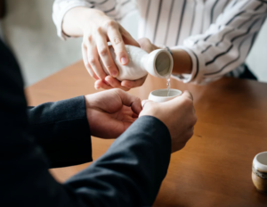 how to be a good car salesman: let your customers empty their cup!